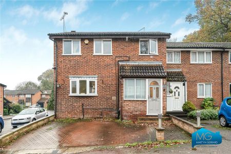 3 bedroom end of terrace house to rent - Photo 2