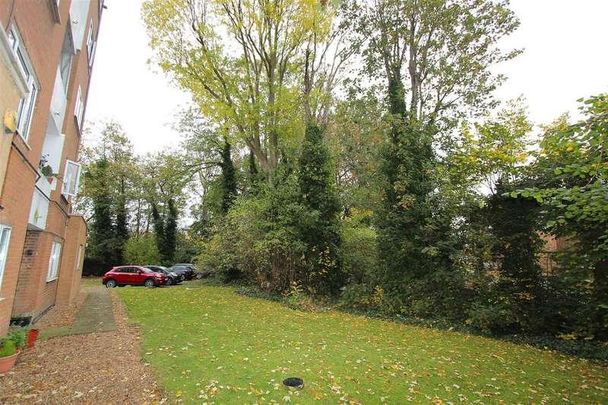 Crescent Road, Crouch End, N8 - Photo 1