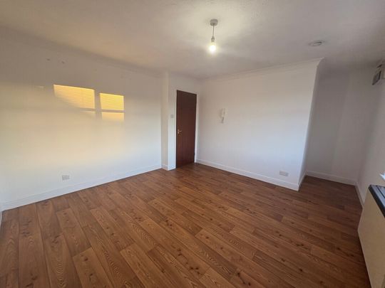 Bishopsgarth, Northallerton - Photo 1