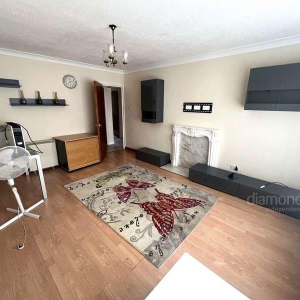 Hatton Road, Feltham, TW14 - Photo 1