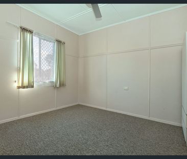 47 Wallace Street, Newtown, Qld 4350 - Photo 2