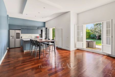 Aigremont — Villa d'exception — 240 m² — Meublée ou vide - Photo 5