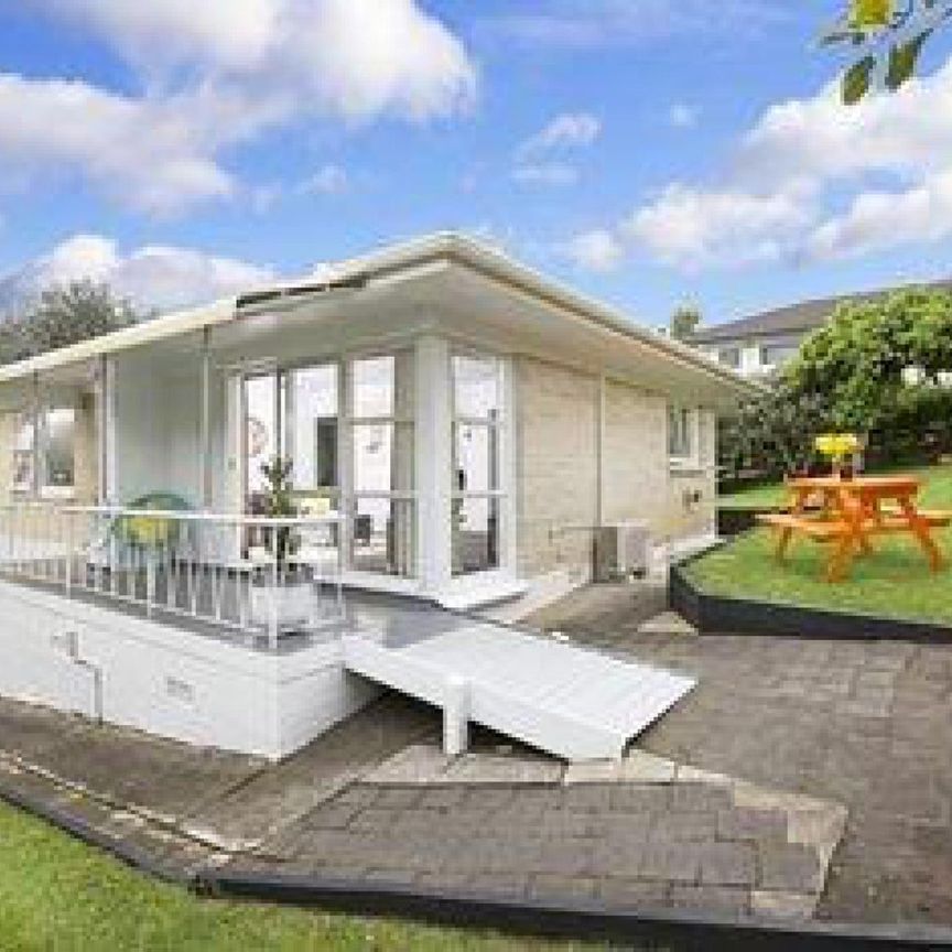 2 bedrooms with a single garage and 2 parking ... - Photo 1