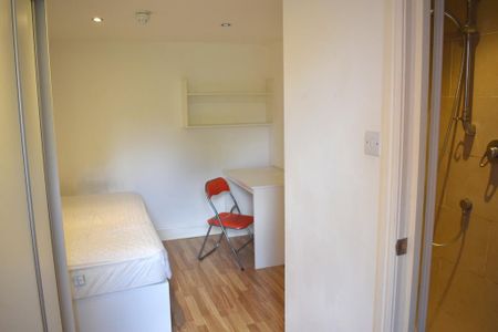 8 bedroom terraced house to rent - Photo 2