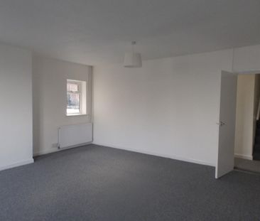 2 bedroom House To Let Total Size: 1034 SQ FT - Photo 2