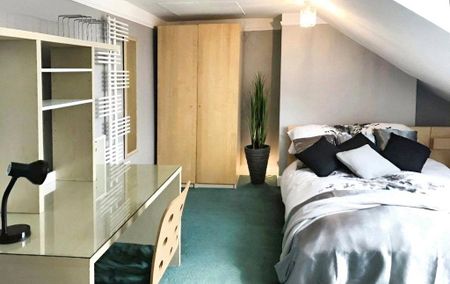 1 bedroom in a house share to rent - Photo 3