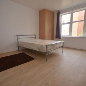 1 bedroom Flat To Let - Photo 2