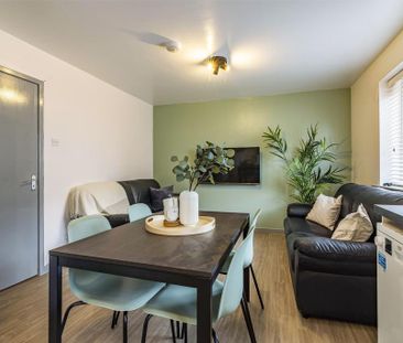 6 bedroom semi-detached house to rent - Photo 1