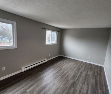For Lease - 725 Cricklewood Drive Unit# 5, Oshawa, Ontario - Photo 2