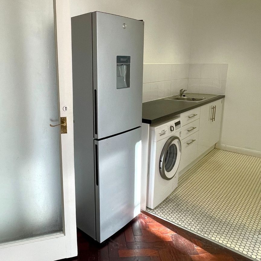 1 Bed Flat, Marine Parade, BN2 - Photo 1