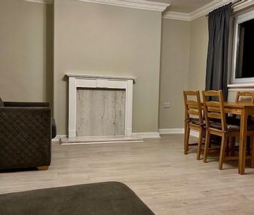 3 bedroom flat to rent - Photo 4