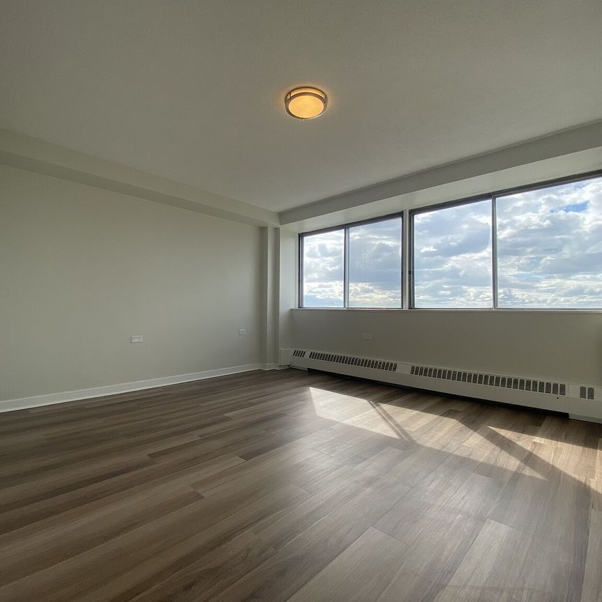 5501 Avenue Adalbert, Côte Saint-Luc, QC - Photo 1