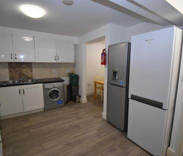 5 bedroom flat to rent - Photo 5