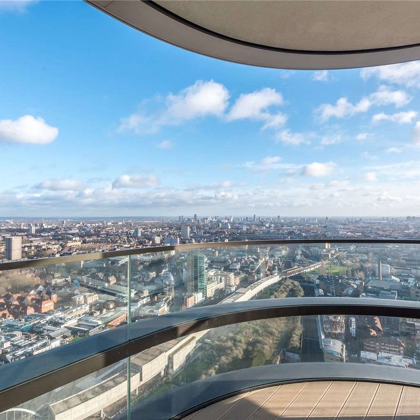 2 Bedroom recently built apartment with stunning views. The newest architectural landmark in the City finished to an impeccable standard. - Photo 1