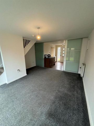 3 bedroom semi-detached house to rent - Photo 2