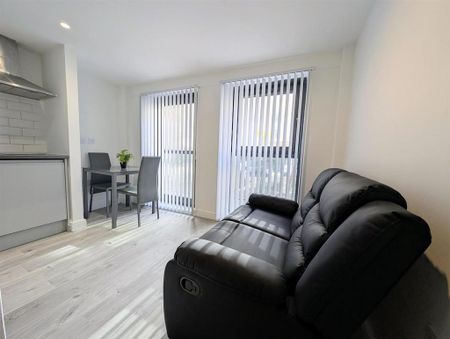 Studio to rent - Photo 2