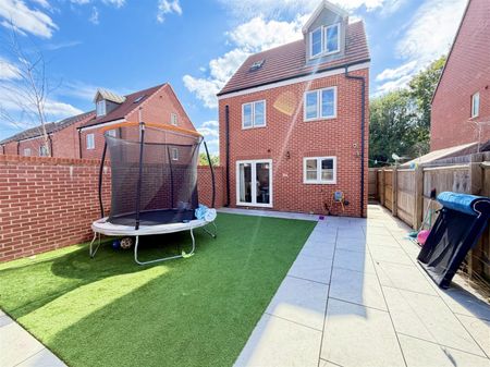 4 Bedroom House To Let - Photo 4