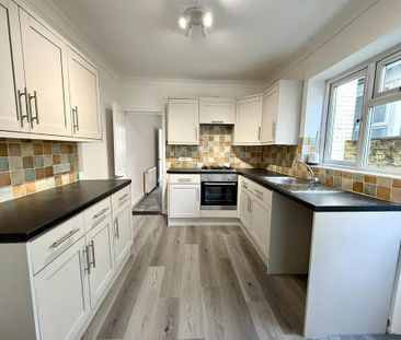 3 bedroom terraced house to rent - Photo 6