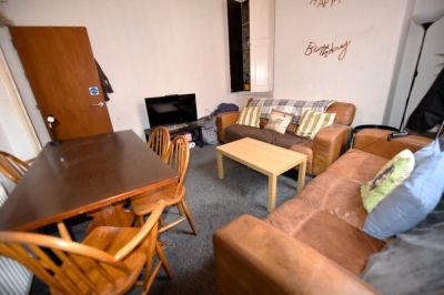 5 bedroom House in Hyde Park, Leeds - Photo 4