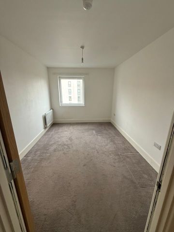 2 Bed Flat, Centenary Plaza, SO19 - Photo 2