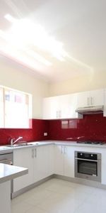 Conveniently located - Photo 3