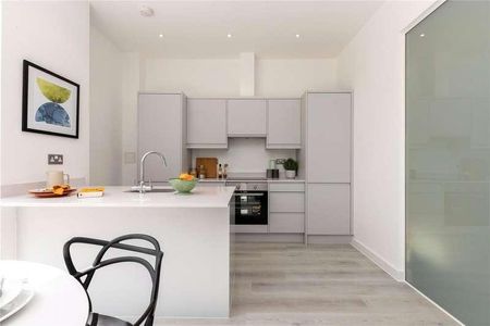 Parkview House, Oaklands Park, Wokingham, Berkshire, RG41 - Photo 3