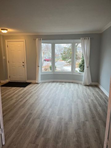 For Lease - 42 Oakmeadow Place, St. Catharines, Ontario - Photo 2