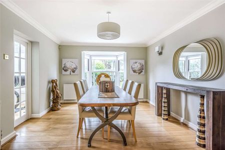 Three bedroom family home in Englefield Green Village. - Photo 2