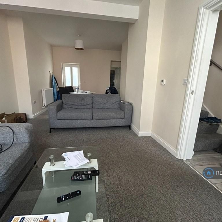 4 bedroom terraced house to rent - Photo 1