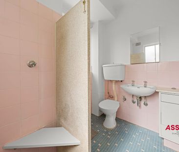 Studio Apartment - MINUTES WALK TO SHOPS AND TRAIN STATION - Photo 1