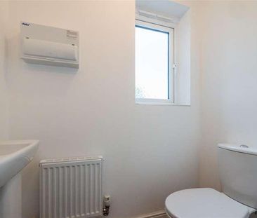 Alexandra Close, Grimsby, DN31 - Photo 6