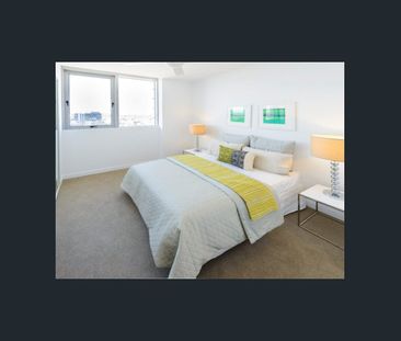 Modern High-Rise Apartment in Valley's Prime Location - Photo 3