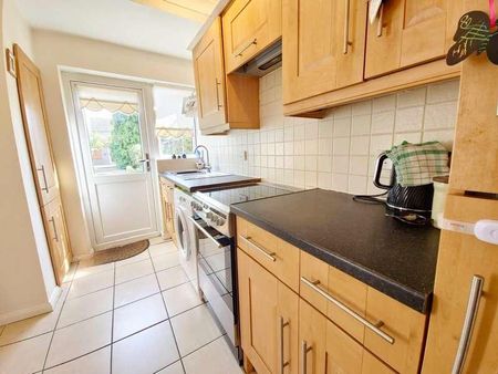 Fairview Avenue, Rainham, Essex, RM13 - Photo 5