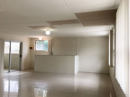 LARGE TWO BEDROOM APARTMENT! - Photo 2