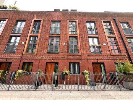 Truly Stunning 4 Bedroom Townhouse in the heart of Manchester City Centre. Undisputedly one of Manchester's most unique properties. - Photo 5