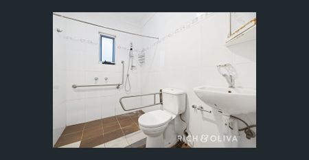 Versatile Five Bedroom Two Storey Home! - Photo 3