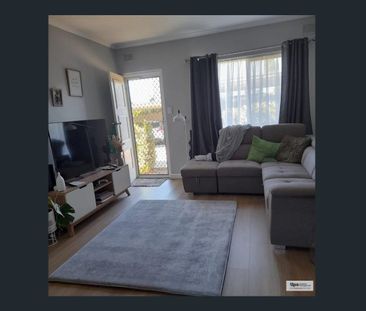 Beautifully Renovated Unit in Prime Torrens Park Location - Photo 1
