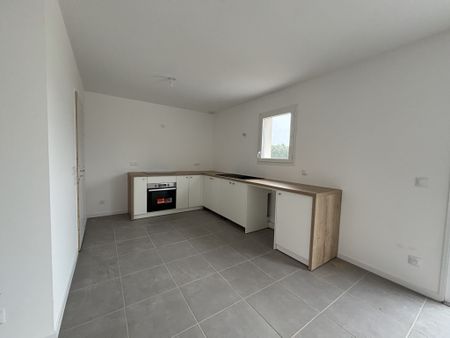 Location Maison 4 pièces 84m² ST JULIEN L ARS 86800 - Photo 4