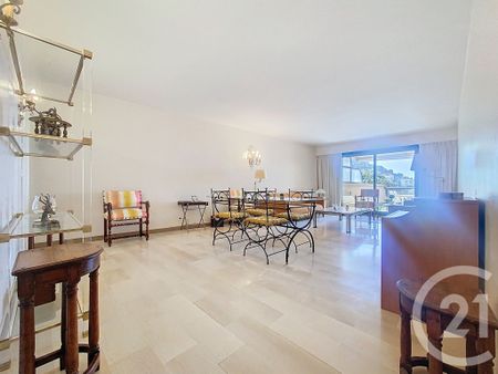 Location Appartement 3 pièces 84m² NICE 06300 - Photo 2