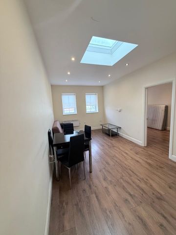 1 Bed Flat, The Mall, W5 - Photo 2