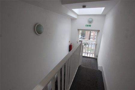 Newly Refurbished One Bedroom Flat- SE13 - Photo 4