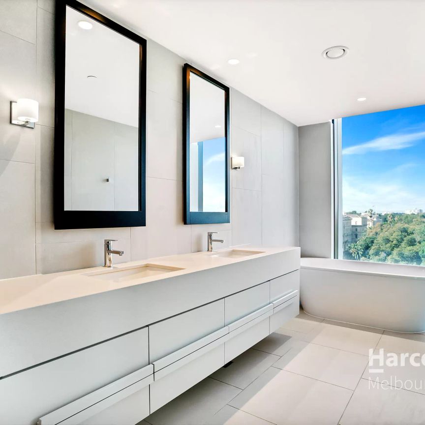 Grand Scale, Iconic Views, and Unmatched Elegance! - Photo 1