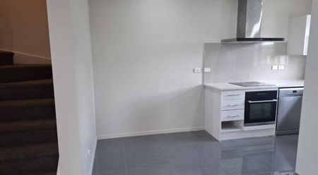 Four Bedroom Townhouse - Photo 4