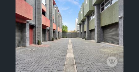 Sleek and Unique West End City Living - Photo 5