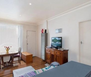 Renovated Two-Bedroom Unit in a Convenient Frankston Location - Photo 1