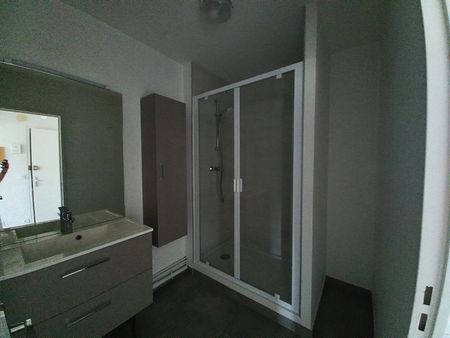 Location Appartement 2 pièces 70m² - Photo 2