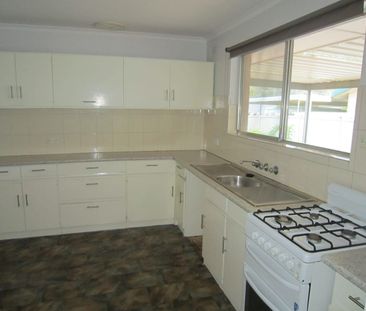 FAMILY HOME - Photo 5