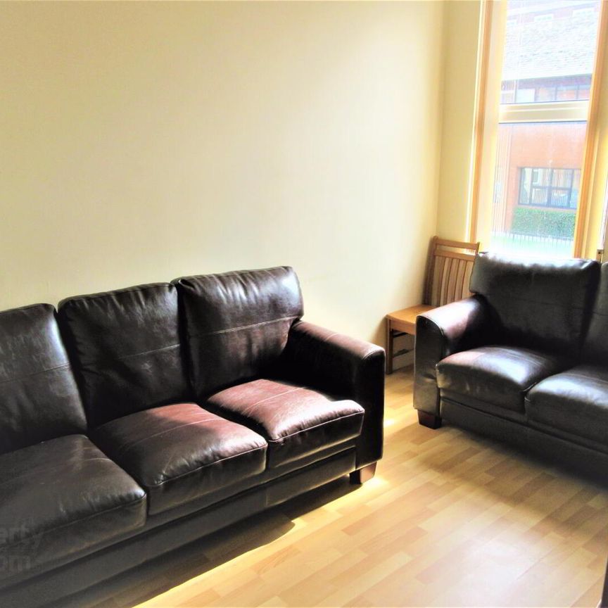 Great 4 Bedroom Apartment, 61c Fitzwilliam Street, BT71HX, Belfast - Photo 1