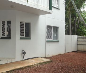 Great ground level unit with courtyard! - Photo 3