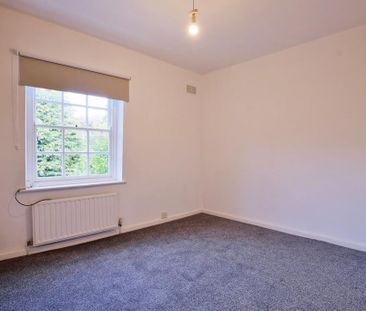 2 bedroom end of terrace house to rent - Photo 2